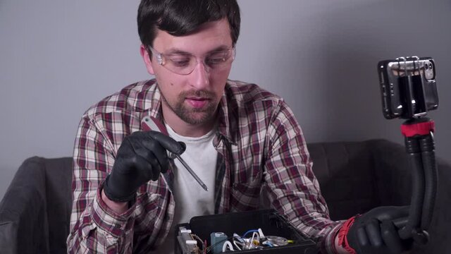 DIY blogger video recording hobby for repairing kitchen home appliance coffee machine self home. Vlogger recording coffee maker repair on phone camera for vlog blog. Engineer fix percolator