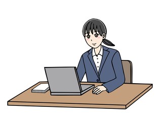 スーツ姿のノートパソコンに向かう女性　斜め