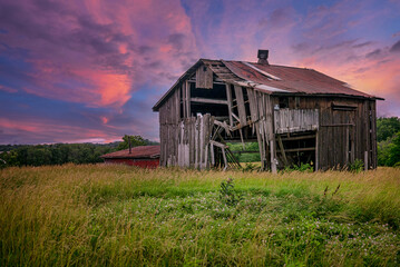 Dilapidated Barn © Lee