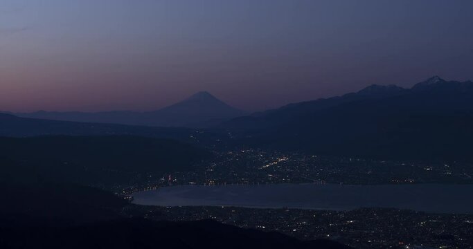 タイムラプス - 高ボッチ高原から見た富士山と諏訪湖の夜明け