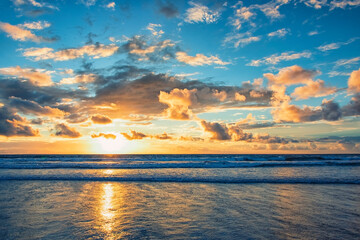 Obraz premium Sunset on a tropical beach