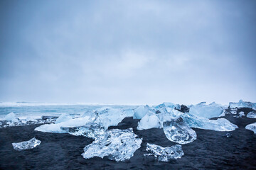 Gletschereis liegt am Diamond Beach in Island