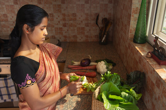 A woman preparing vegetables for cooking a healthy meal	