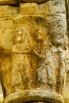 Representacion del pecado de lujuria .Claustro romanico de Sant Dom&egrave;nec(Romanico s.XII).Peralada.Alto Ampurdan.Girona.Catalunya, Espa&ntilde;a.