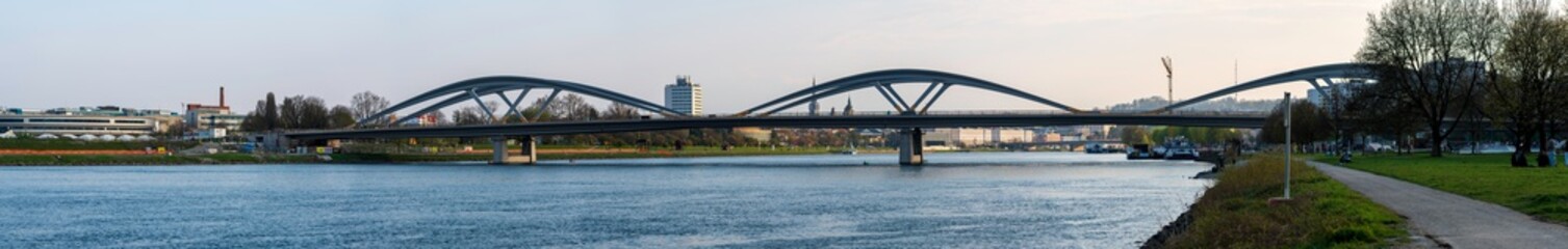Neue Donaubrücke Linz Panorama