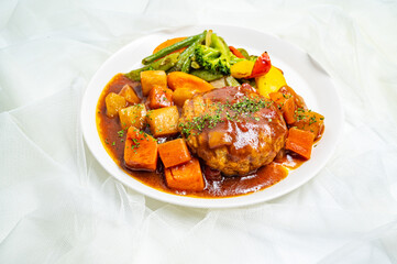 background, beef, close, cooking, cuisine, delicious, dinner, dish, food, green, grilled, hamburg, hamburger, healthy, homemade, hot, juicy, lunch, meal, meat, patty, steak, tasty, vegetable; 