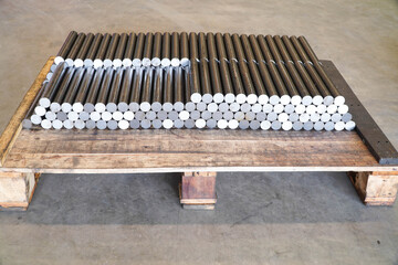 Round steel shaft, raw material for automotive parts