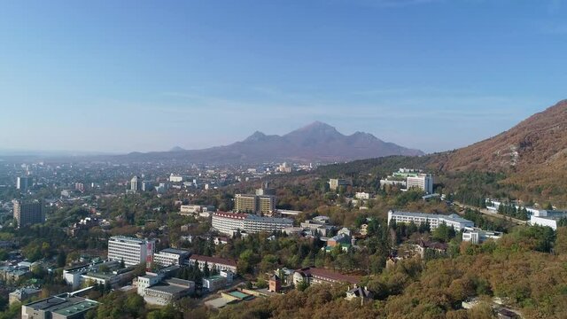 Flight over the city by the mountain