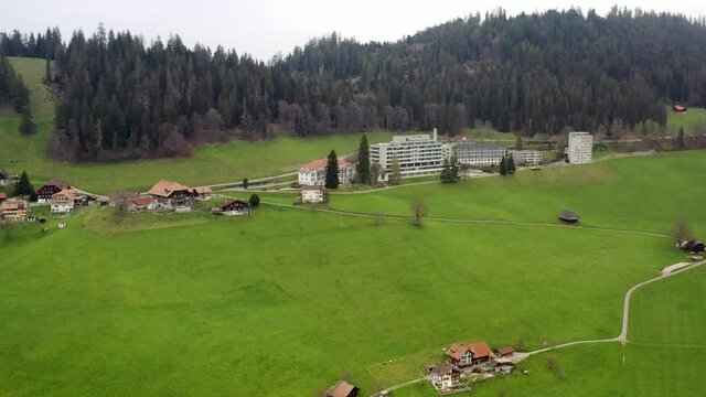 Heiligenschwendi aus der Drohnenperspektive, April 2021, Kanton Bern, Schweiz