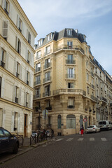 Fototapeta na wymiar typical haussmann architecture in paris montmartre 