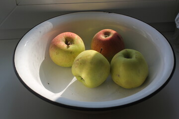 bowl of apples