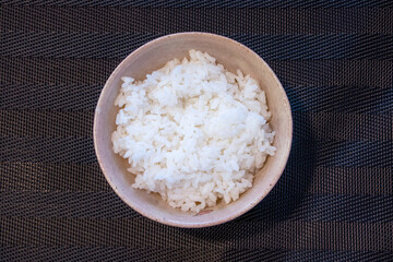 お茶碗に盛られた白いご飯