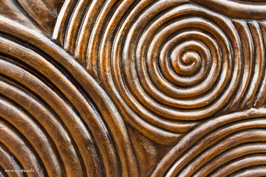 Patten Of Circle Carved On Wood