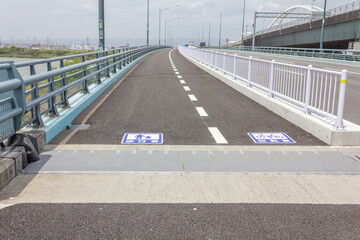 鳥飼大橋西側の歩道(2021年5月)