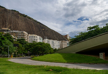  Rodrigo de Freitas Lagoon. Avenue Epitacio Pessoa. Cars move