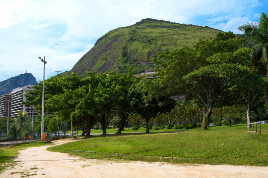   Rodrigo De Freitas Lagoon. Avenue Epitacio Pessoa