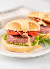 Hamburgers with grilled pepper