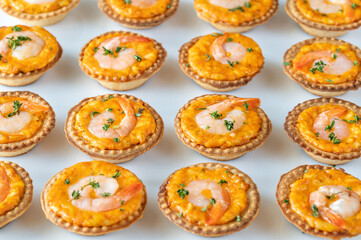 Shrimp tartlets with cheese