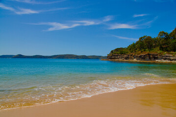 Fototapeta na wymiar Pearl Beach and Broken Bay on a beautiful sunny day in New South Wales, Australia.