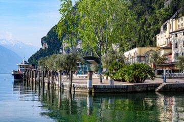 Fototapeta na wymiar Riva del Garda, lago di Garda