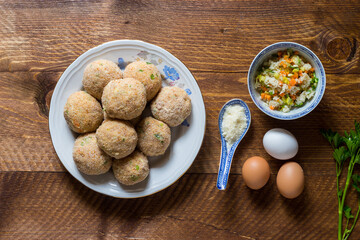 Beef meatballs ready to be cooked.