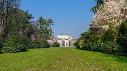 Fototapeta na wymiar Milano, Arco della Pace, Parco Sempione, parco del Castello Sforzesco