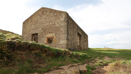 Fototapeta na wymiar Molino El Bolao, Arroyo de La Presa, Toñanes, Alfoz de Lloredo, Cantabria
