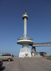 Obraz premium Repetidor de telecomunicaciones, Monumento al Indiano y a la Marina de Castilla, Peña Cabarga, Cantabria, España