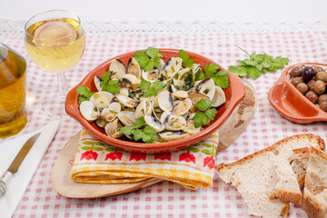 Clams with garlic and parsley