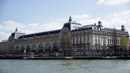 Fototapeta na wymiar Kunstmuseum Musée d’Orsay, ehemalig Gare d’Orsay in Paris an der Seine
