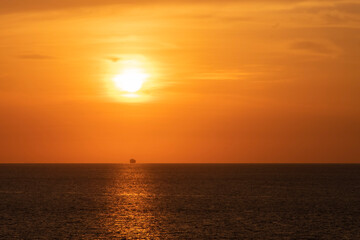 Fototapeta premium sunset over the sea