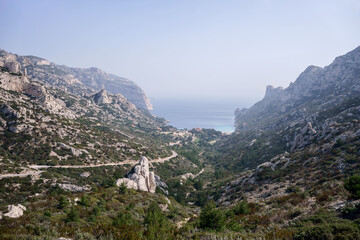 Fototapeta na wymiar Parc national des calanques, Marseille, France. Calanque de Sormiou au printemps. 