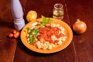 exquisito plato de ñoquis de papa
