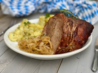 Organisch lifestyle smorbraten, zwiebelrostbraten, rollbraten