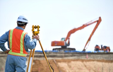 建設工事・測量管理するエンジニア
