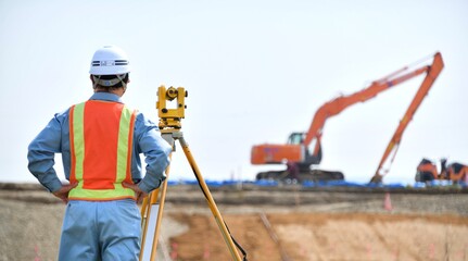 建設工事・測量管理するエンジニア
