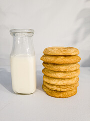 glass of milk and cookies