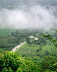 Camino en la monta&ntilde;a