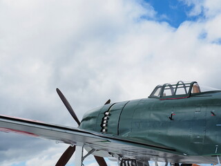 青空と紫電改のコックピット