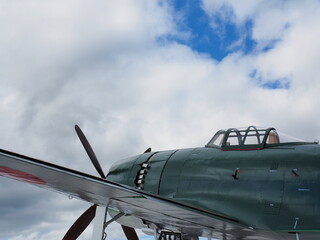 青空と紫電改のコックピット