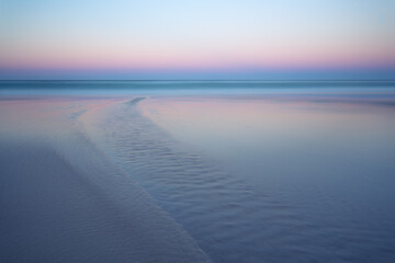 Obraz premium Minimalist abstract seascape at sunset