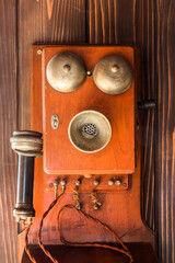 古い電話機　Photo of antique hand-cranked wooden phone 