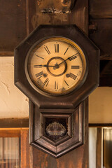 古い柱時計　Very old wooden antique pendulum clock 