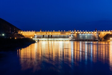 Fototapeta na wymiar View of the hydroelectric dam, backlit