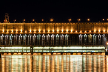 Fototapeta na wymiar View of the hydroelectric dam, backlit