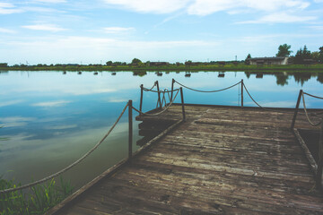 Obraz premium Małe molo nad stawem