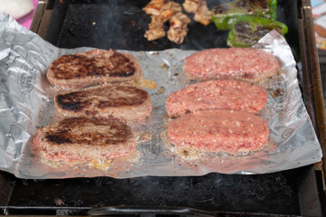 バーベキューでハンバーグ