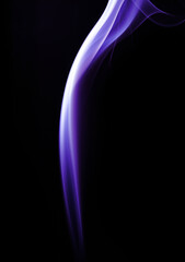 Naklejka premium Abstract purple smoke on black background