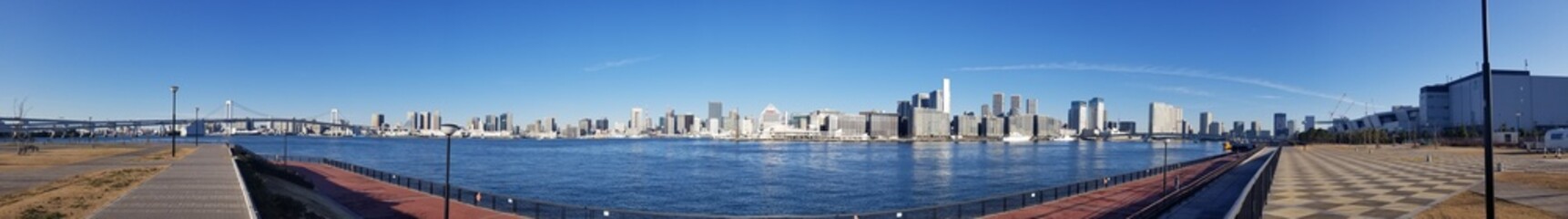 Naklejka premium 豊洲ぐるり公園から見える風景