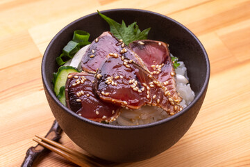 かつおの漬け丼
